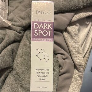 Dark Spot Correcting Serum - Gray